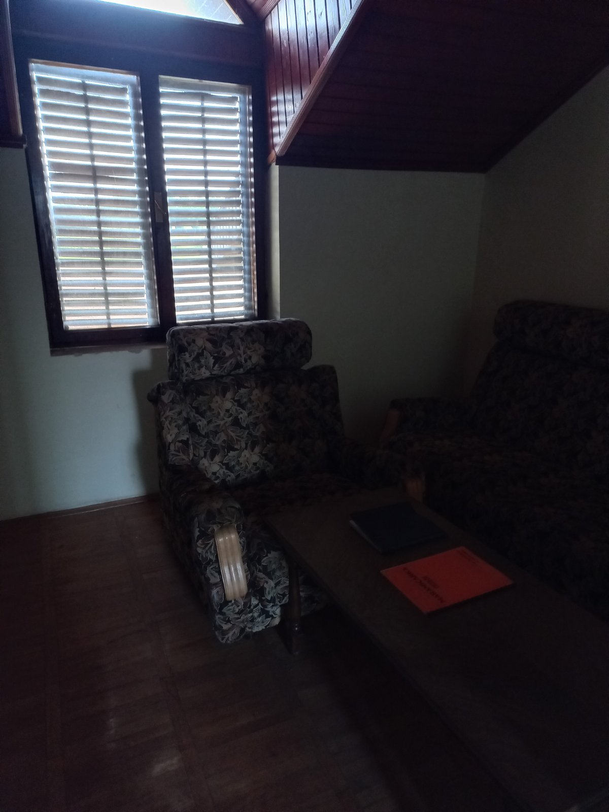 IMG-09b60750254393a8af8cbd59f731f222-V