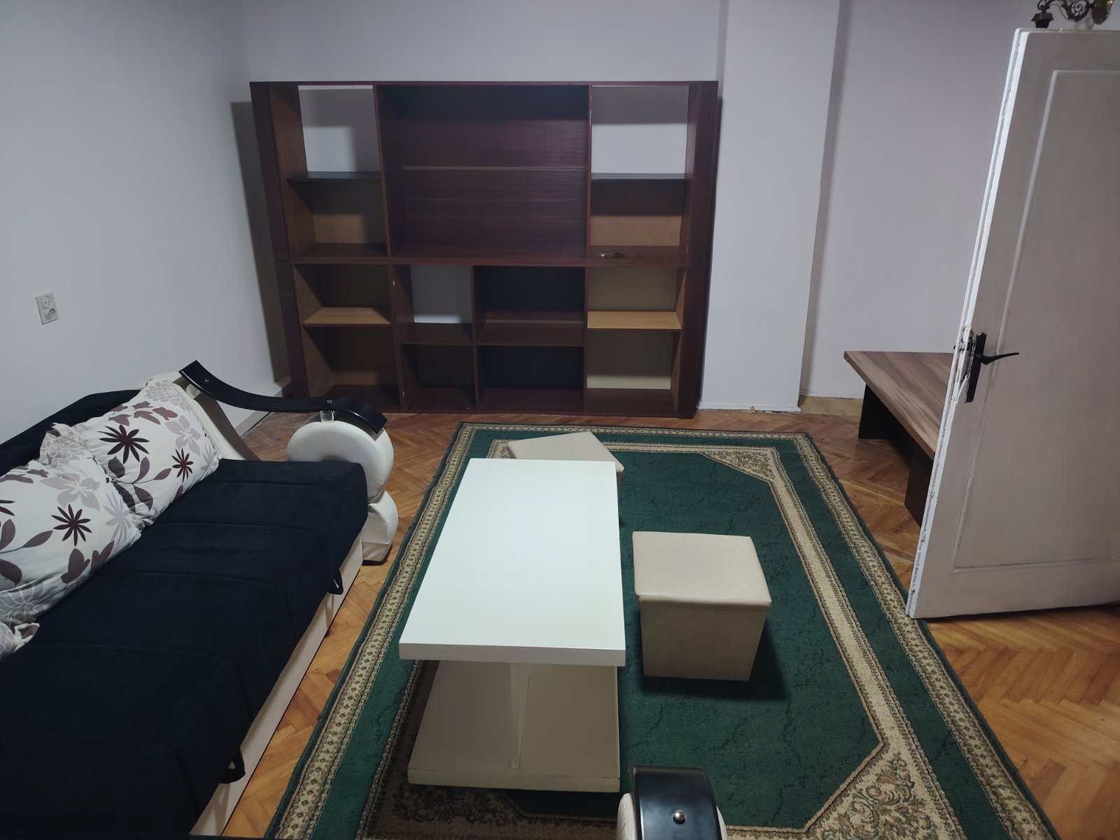 1000017043 Кућа за издавање