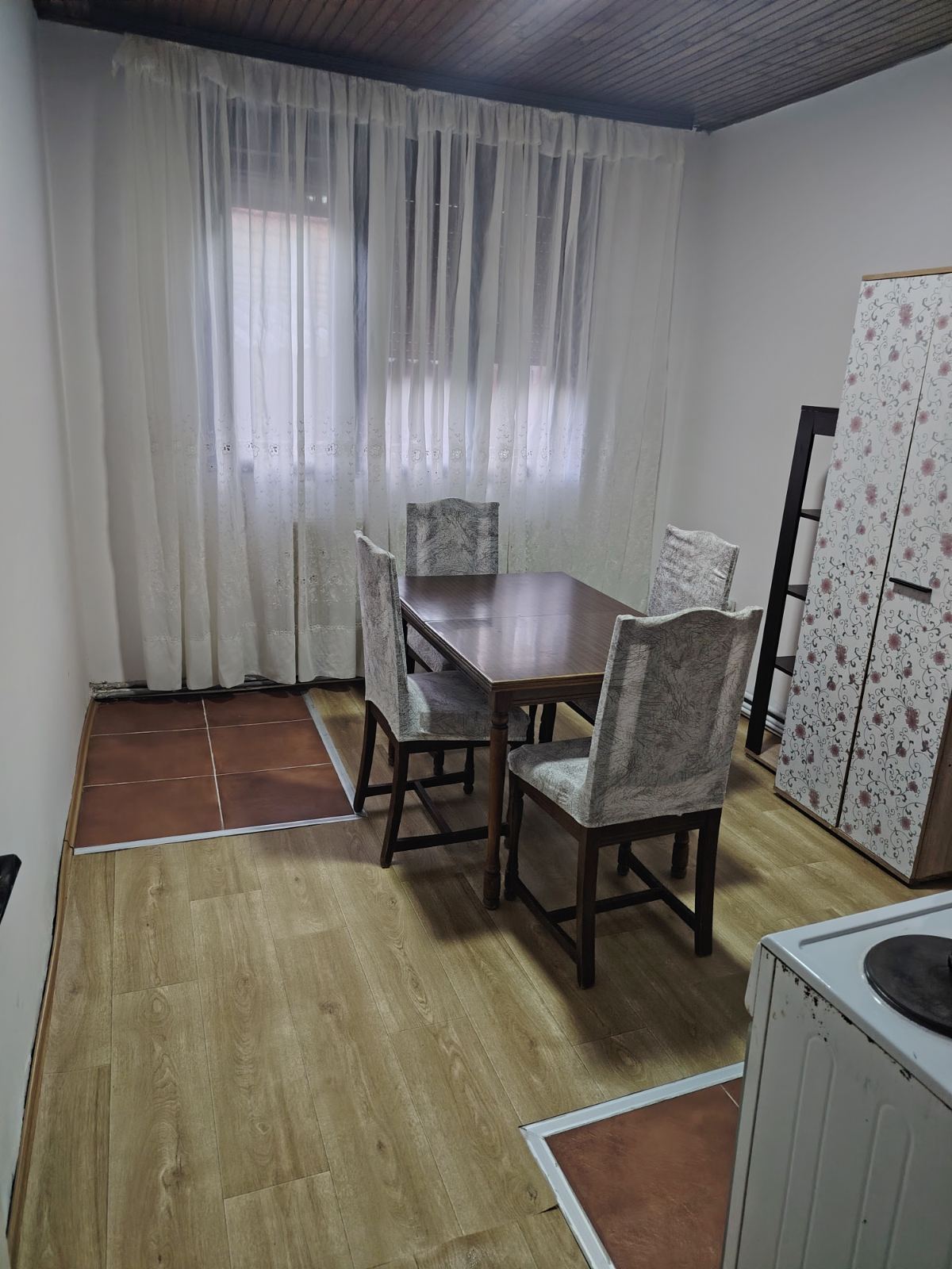 1000017054 Кућа за издавање