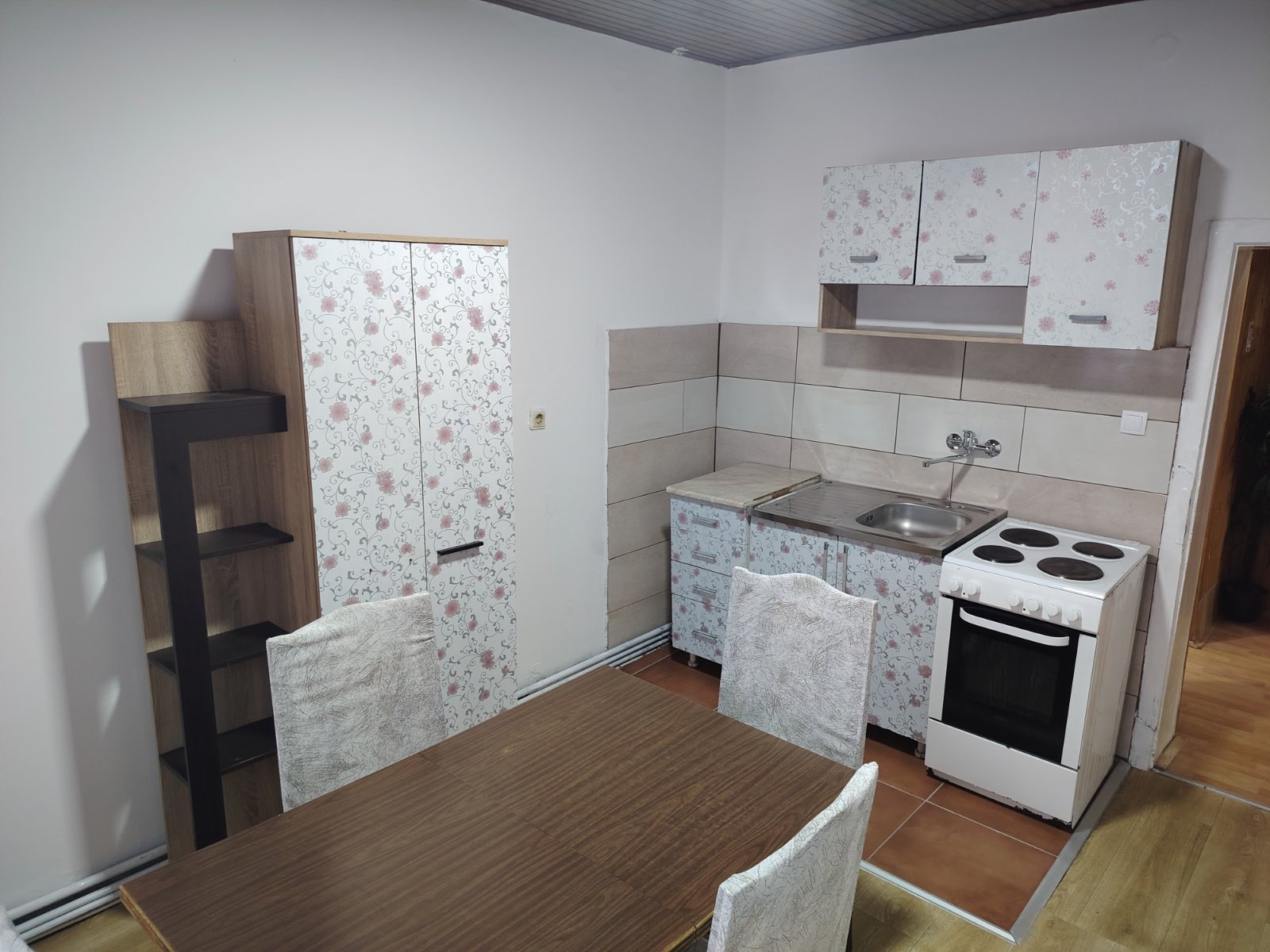 1000017057 Кућа за издавање