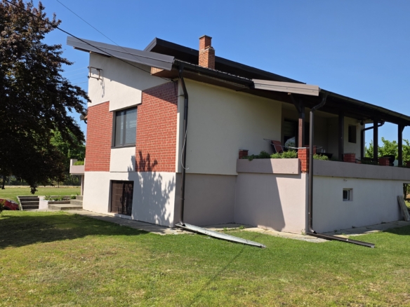 2-etažna kuća na prodaju