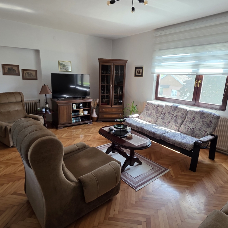 2-etažna kuća na prodaju