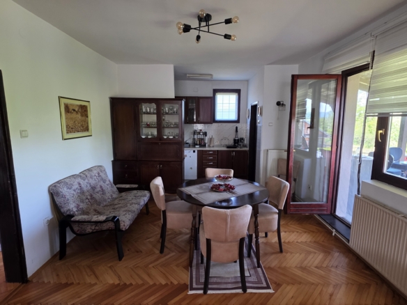 2-etažna kuća na prodaju