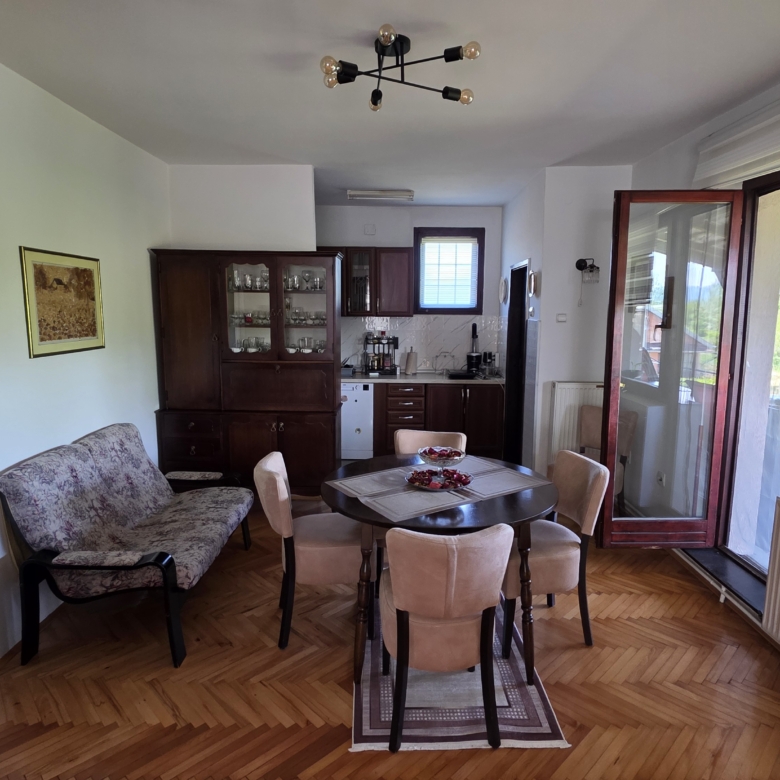 2-etažna kuća na prodaju