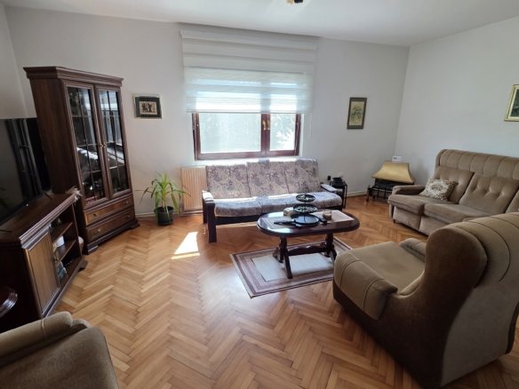2-etažna kuća na prodaju