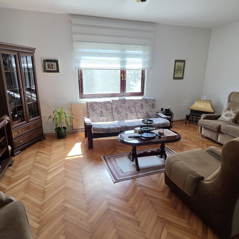 2-etažna kuća na prodaju