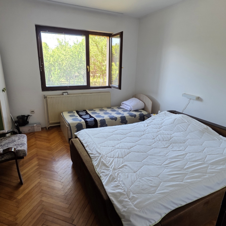2-etažna kuća na prodaju