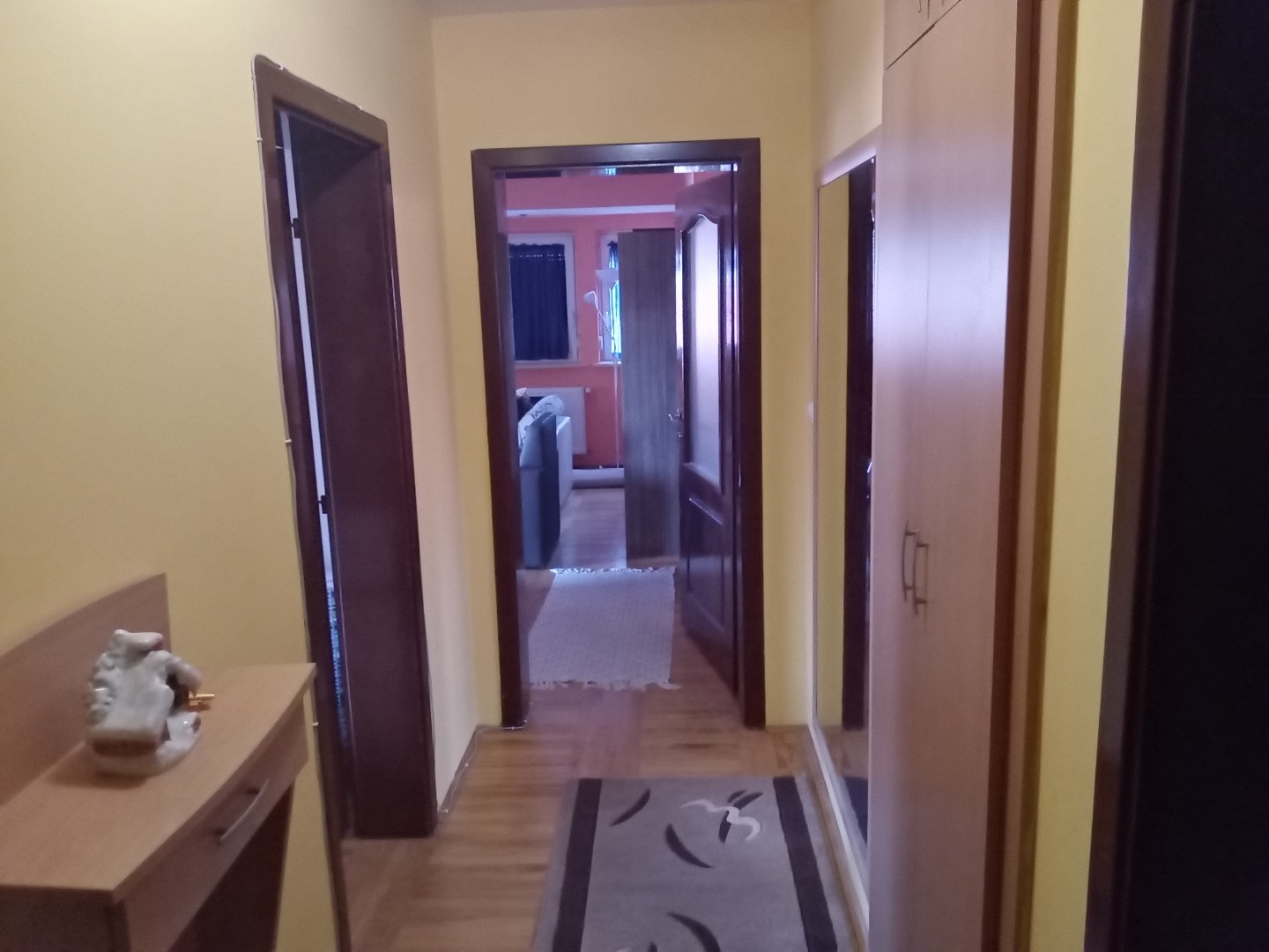 Trosoban stan na prodaju Majke Jugovića