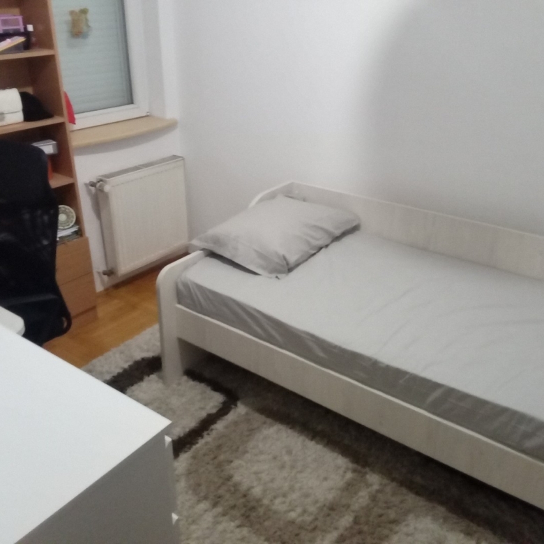 Trosoban stan na prodaju Majke Jugovića
