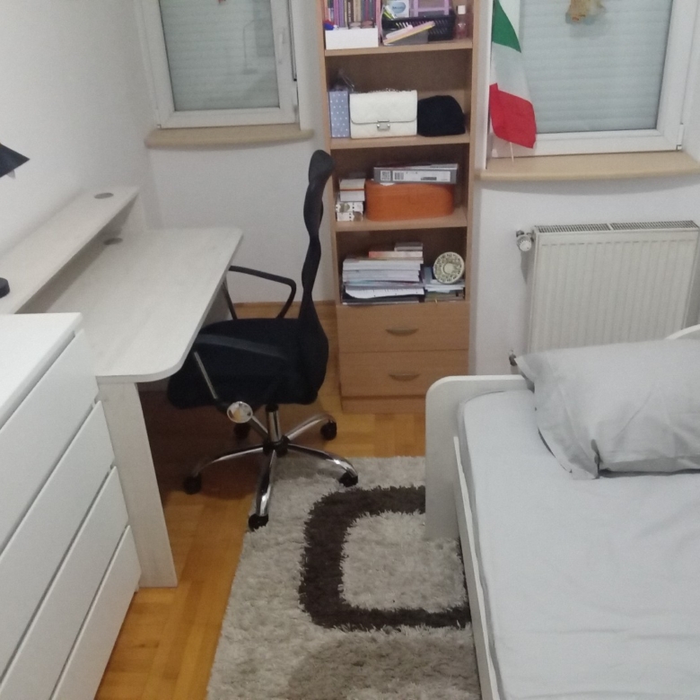 Trosoban stan na prodaju Majke Jugovića