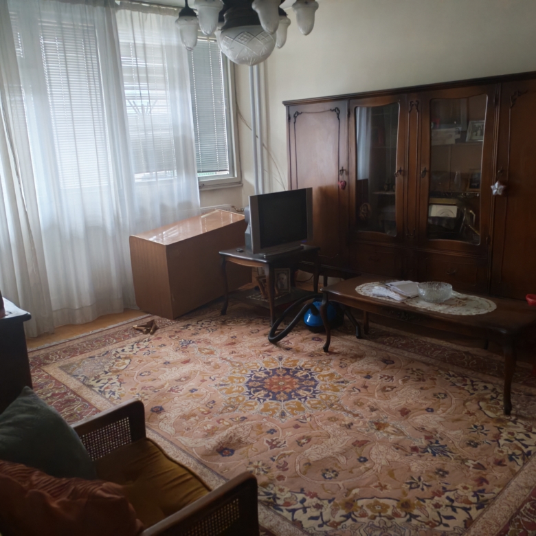 Trosoban stan na prodaju Stevana Sinđelića