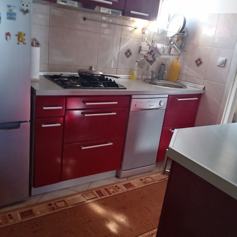 Trosoban stan na prodaju Majke Jugovića